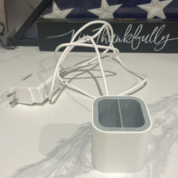 Ring Charging Station for Quick Release Battery Packs - Picture 4 of 4